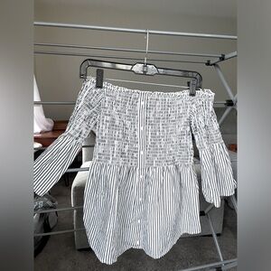 A&F Off the shoulder top